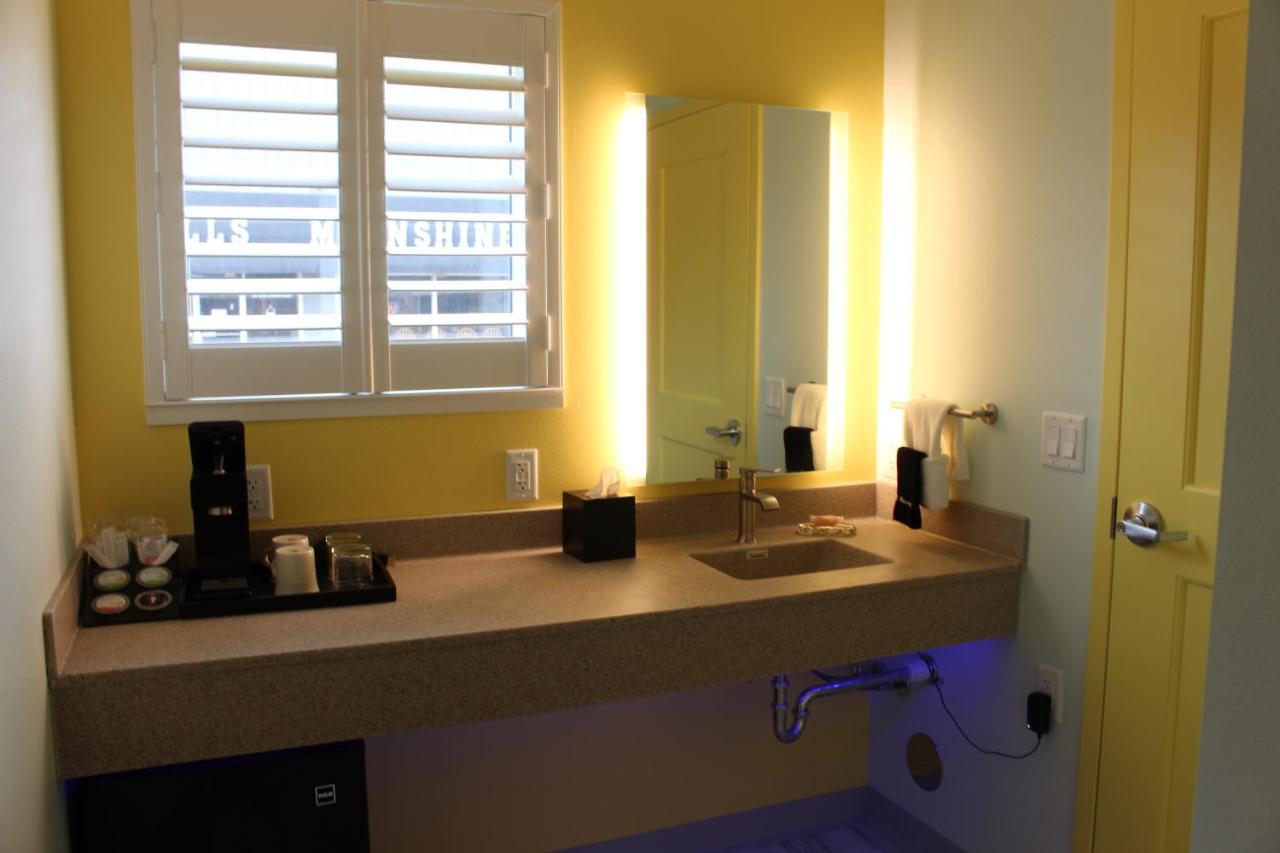 Worthington Of Logan Hotell Exteriör bild